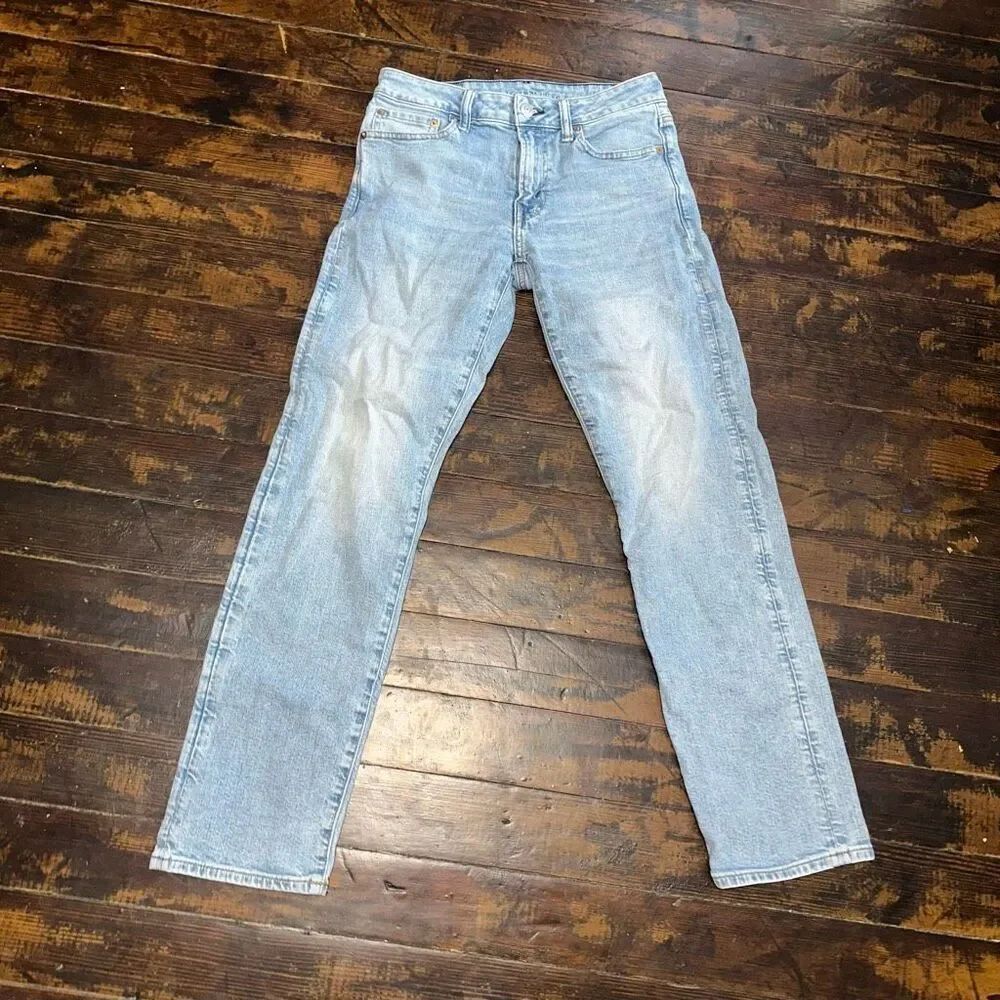 American Eagle original Straight distressed 28x32 jeans